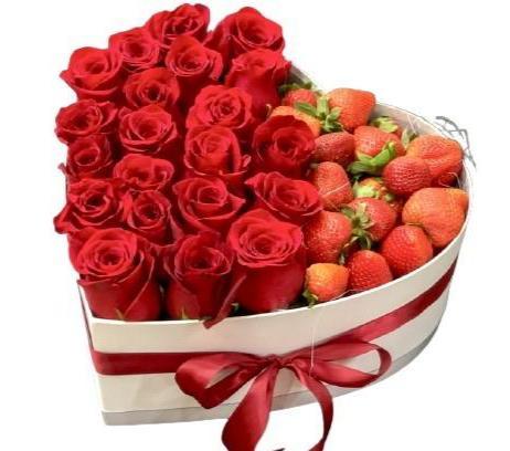 Roses and Strawberries Box